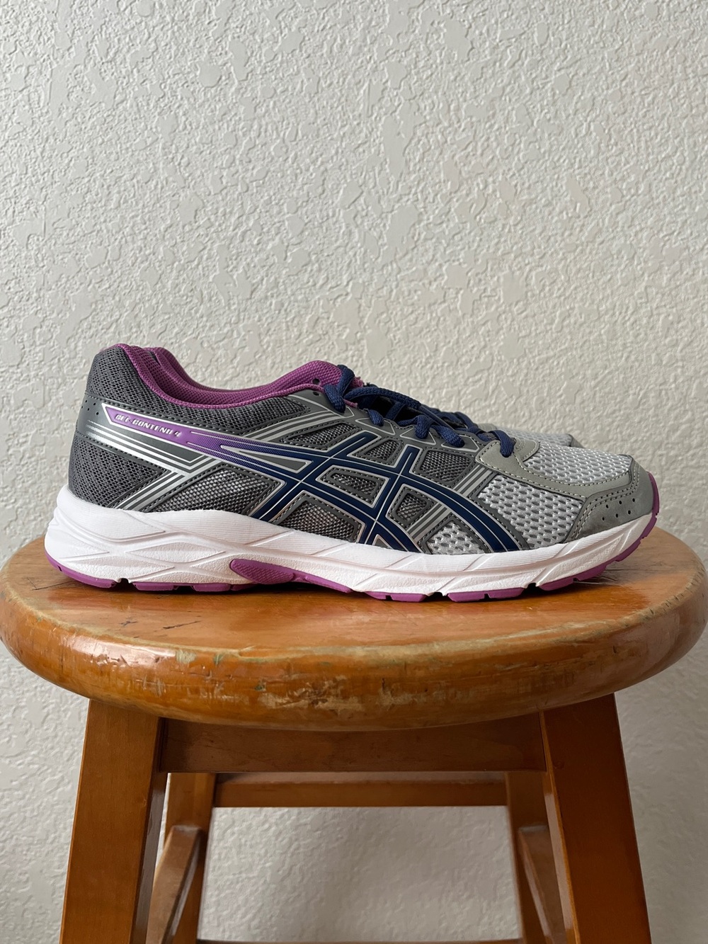NWT Asics Women’s Silver/Purple Athletic Running Shoes Size 9.5